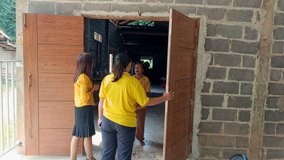 กองสวัสดิการสังคม เทศบาลตำบลบึงโขงหลง ลงพื้นที่ติดตามการดำเนินงานปรับสภาพแวดล้อมที่อยู่อาศัยของผู้พิการบ้านทรายทองและหนองสิม