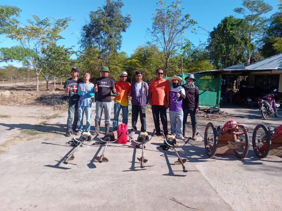 ร.ต.ท.วสันต์ ชัยลา นายกเทศมนตรีตำบลบึงโขงหลง มอบหมายให้ชุดเฉพาะกิจ เทศบาลตำบลบึงโขงหลง ตัดหญ้าบริเวณสนามฟุตบอล และบริเวณหน้าอาคารสำนักงานเทศบาลตำบลบึงโขงหลง