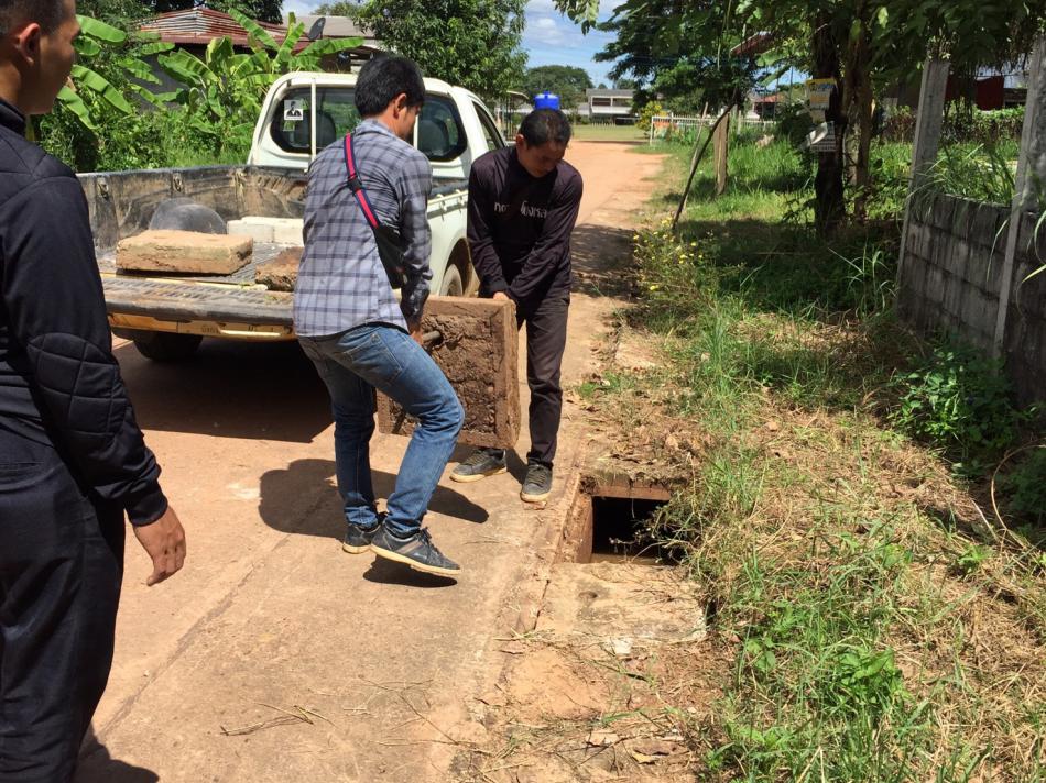 เทศบาลตำบลบึงโขงหลง ลงพื้นที่เปลี่ยนฝาปิดทางระบายน้ำตามจุดต่างๆในเขตพื้นที่เทศบาลฯ