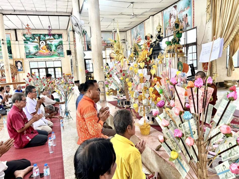 วันพุธ ที่ 20 สิงหาคม 2568 เวลา 11.00 น. นายกเก่ง วิทยา ภารจรัส นายกเทศมนตรีตำบลบึงโขงหลง ร่วมทอดถวายต้นกัลปพฤกษ์ร่วมกับศูนย์สุขภาพชุมชน โรงพยาบาลบึงโขงหลง ณ วัดสว่างวารี บ้านดอนกลาง หมู่ 1 ต.บึงโขงหลง อ.บึงโขงหลง จ.บึงกาฬ