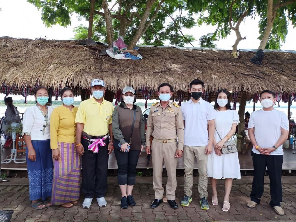 ร.ต.ท. วสันต์ ชัยลา นายกเทศมนตรีตำบลบึงโขงหลง ให้การต้อนรับ นางแว่นฟ้า ทองศรี นายกองค์การบริหารส่วนจังหวัดบึงกาฬ ในโอกาสที่นางแว่นฟ้า ลงพื้นที่บึงโขงหลง เกี่ยวกับกิจกรรมการท่องเที่ยวจังหวัดบึงกาฬ ในการนี้ นายถิ่น แดวขุนทด สมาชิกสภา อบจ.บึงกาฬ ลงพื้นที่ร่วมต้อนรับ