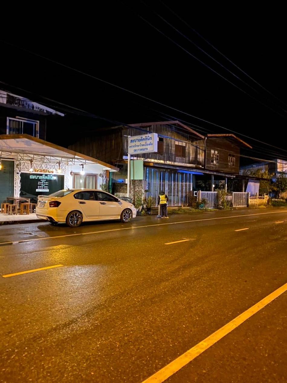 ปัดกวาดเก็บขยะถนนสายหลักเริ่มจากหน้าบ้านฉันโฮมสเตย์ ถึงหน้าเทศบาลตำบลบึงโขงหลง 