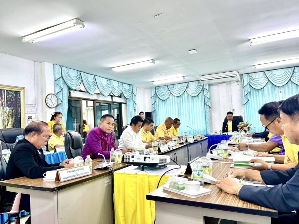 นายกเก่ง วิทยา ภารจรัส นายกเทศมนตรีตำบลบึงโขงหลง พร้อมด้วย นางสาวชฎาพร คุณสมบัติ รองปลัดเทศบาลตำบลบึงโขงหลง เข้าร่วมการประชุมสันนิบาตเทศบาลจังหวัดบึงกาฬ ครั้งที่ 2/2568