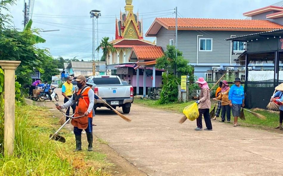 ซ่อมไฟฟ้าส่องสว่างและเปลี่ยนหลอดไฟ ตัดหญ้าตัดแต่งกิ่งไม้ ปรับปรุงภูมิทัศน์บริเวณชุมชนสว่างพัฒนา หมู่ 1 ต. บึงโขงหลง 2) นำรถตักหน้าขุดหลัง (JCB) ขุดลอกร่องระบายน้ำป้องกันปัญหาน้ำท่วมขัง บริเวณถนนเส้นหน้าศูนย์ฝึกอาชีพบ้านหนองสิม หมู่ 9 ต.โพธิ์หมากแข้ง