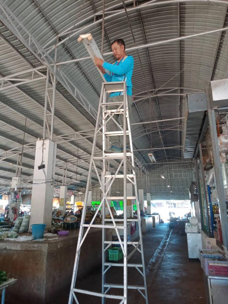 เปลี่ยนหลอดไฟส่องสว่าง