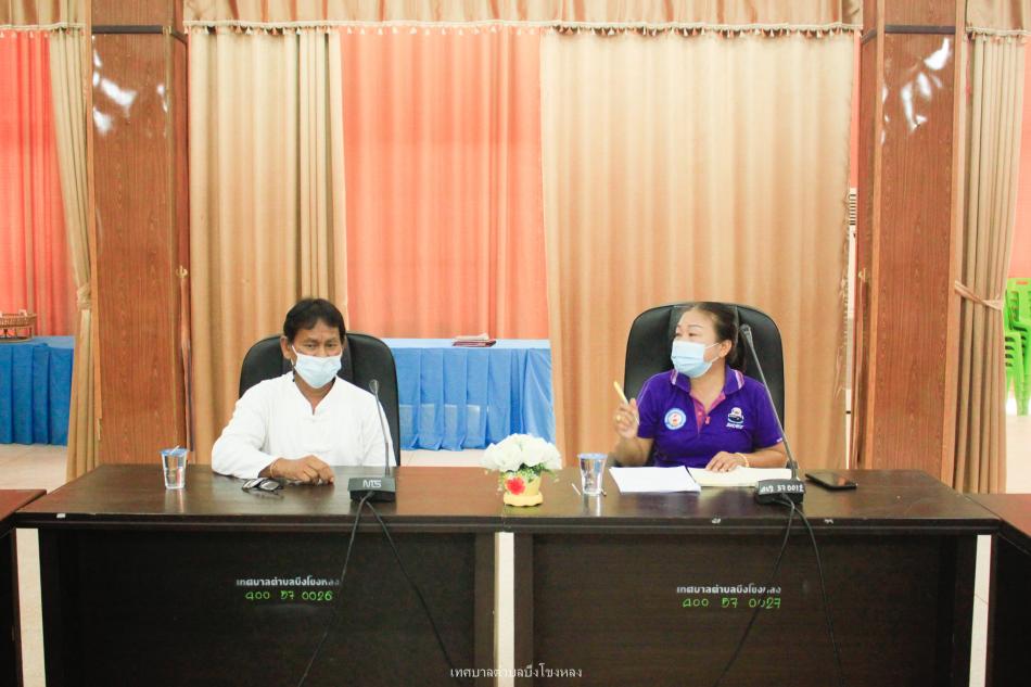 นายคมกฤษ ภาษี รองนายกเทศมนตรี เป็นประธานในการประชุมพิจารณาคัดเลือกสื่อการเรียนการสอน วัสดุการศึกษา เครื่องเล่นพัฒนาการ สถานศึกษาสังกัดเทศบาลตำบลบึงโขงหลง ประจำปีการศึกษา 1/2564  ณ ห้องประชุมเทศบาลตำบลบึงโขงหลง