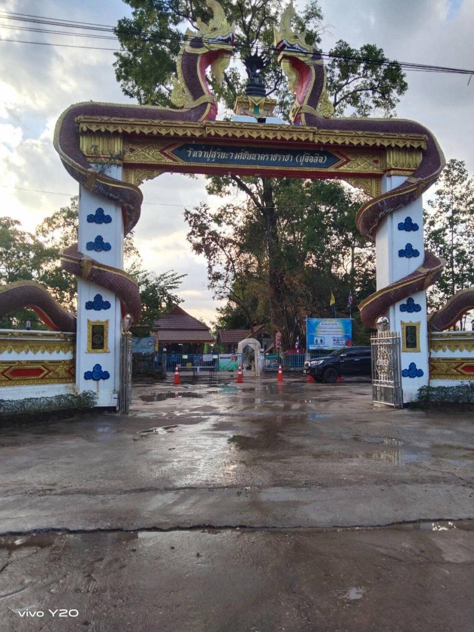  เวลา 17.00 น. งานป้องกันและบรรเทาสาธารณภัย เทศบาลตำบลบึงโขงหลง นำรถบรรทุกน้ำดับเพลิง เอนกประสงค์ ฉีดล้างพื้น และถนนบริเวณตำหนักปู่อือลือนาคราช เพื่อป้องกันและลดความเสี่ยงในการแพร่ระบาดของเชื้อไวรัสโควิด-19  และรวมทั้งลดฝุ่นละออง