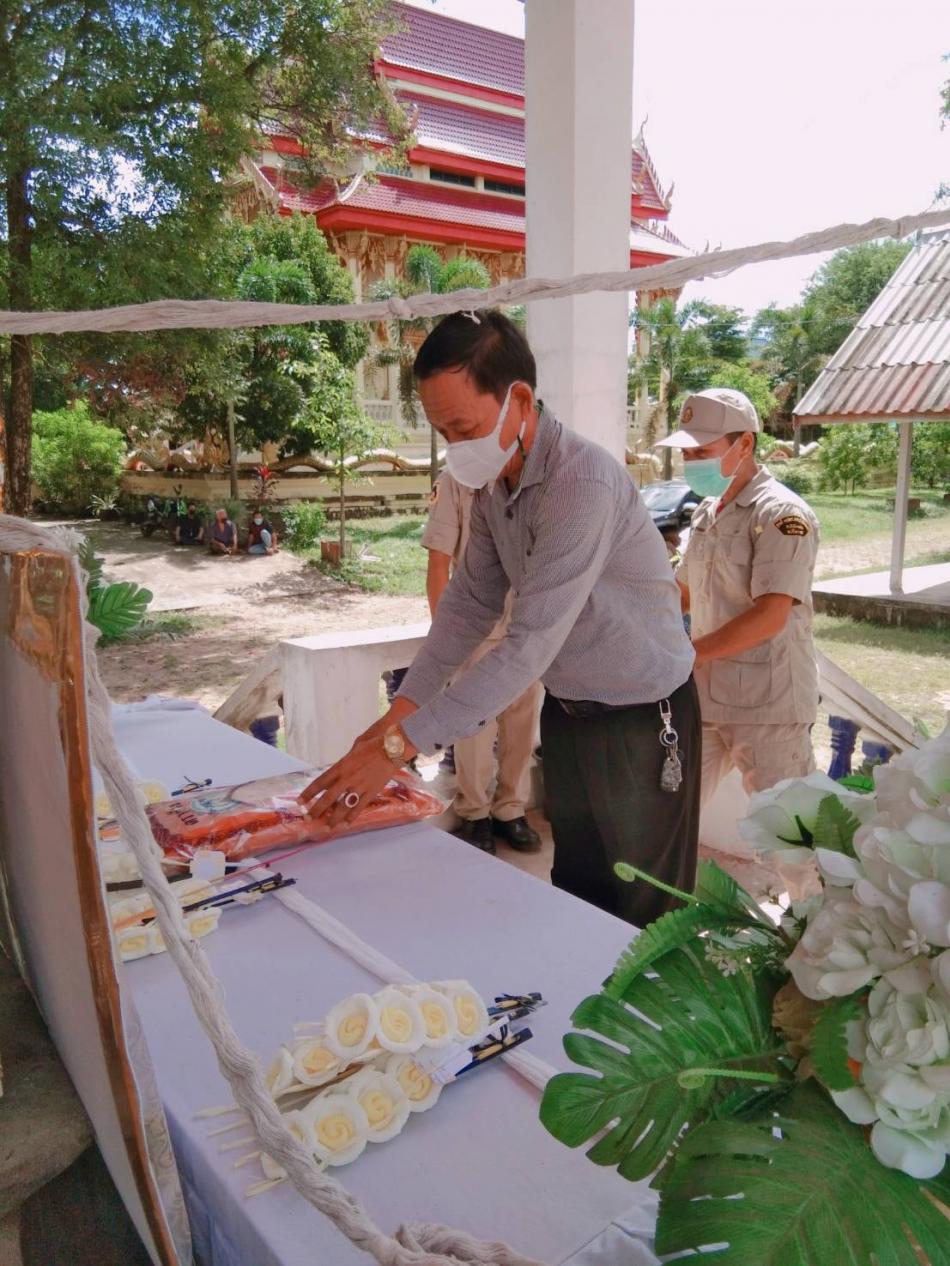 ร.ต.ท. วสันต์ ชัยลา นายกเทศมนตรีตำบลบึงโขงหลง เป็นประธานในพิธีฌาปนกิจ วางผ้าไตรและดอกไม้จันทน์ พร้อมด้วยคณะผู้บริหาร สมาชิกสภาเทศบาล เข้าร่วมพิธีที่วัดศิริมงคลวราราม โดยมี อปพร.เทศบาล ให้การอำนวยความสะดวกตลอดงาน