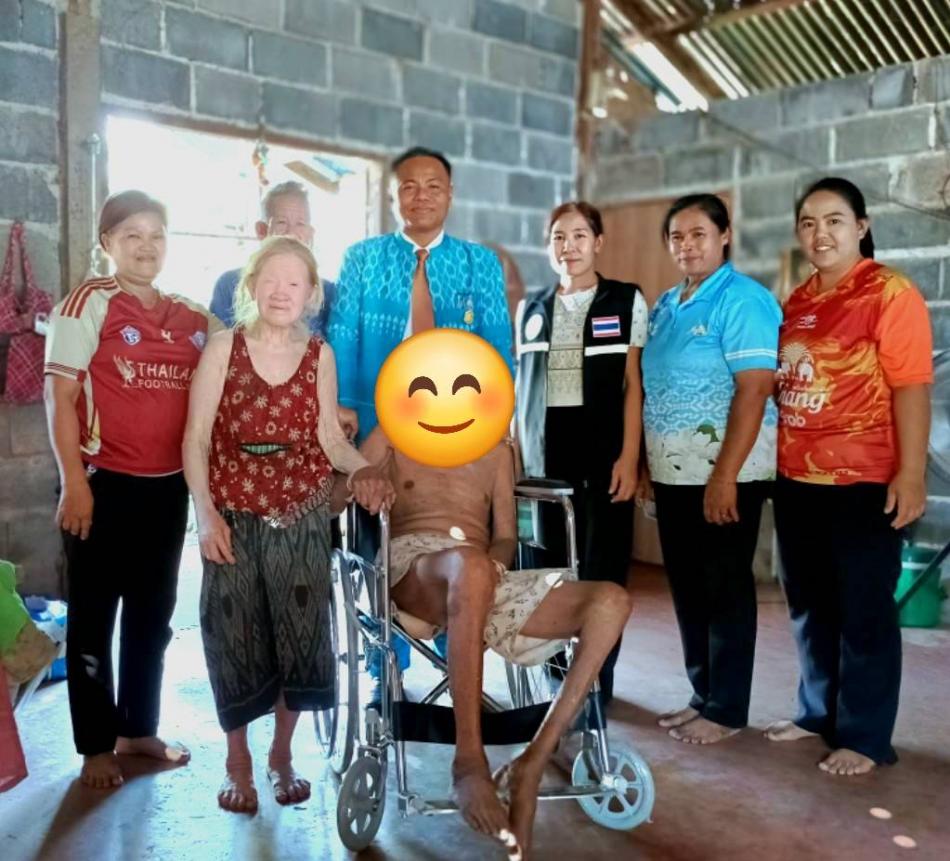 มอบรถเข็น (Wheel chair) ช่วยเหลือผู้พิการ
