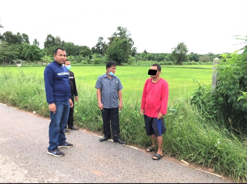 นายคมกฤษ ภาษี และนายธัตทยา ชนกชนีกุล รองนายกเทศมนตรี นำทีมไปดูพื้นที่ที่ชาวบ้านร้องเรียนเรื่องน้ำท่วมที่นา เนื่องจากพื้นที่ข้างเคียงถมที่ปิดทางน้ำ เพื่อเจรจาและหาแนวทางช่วยแก้ไขต่อไป