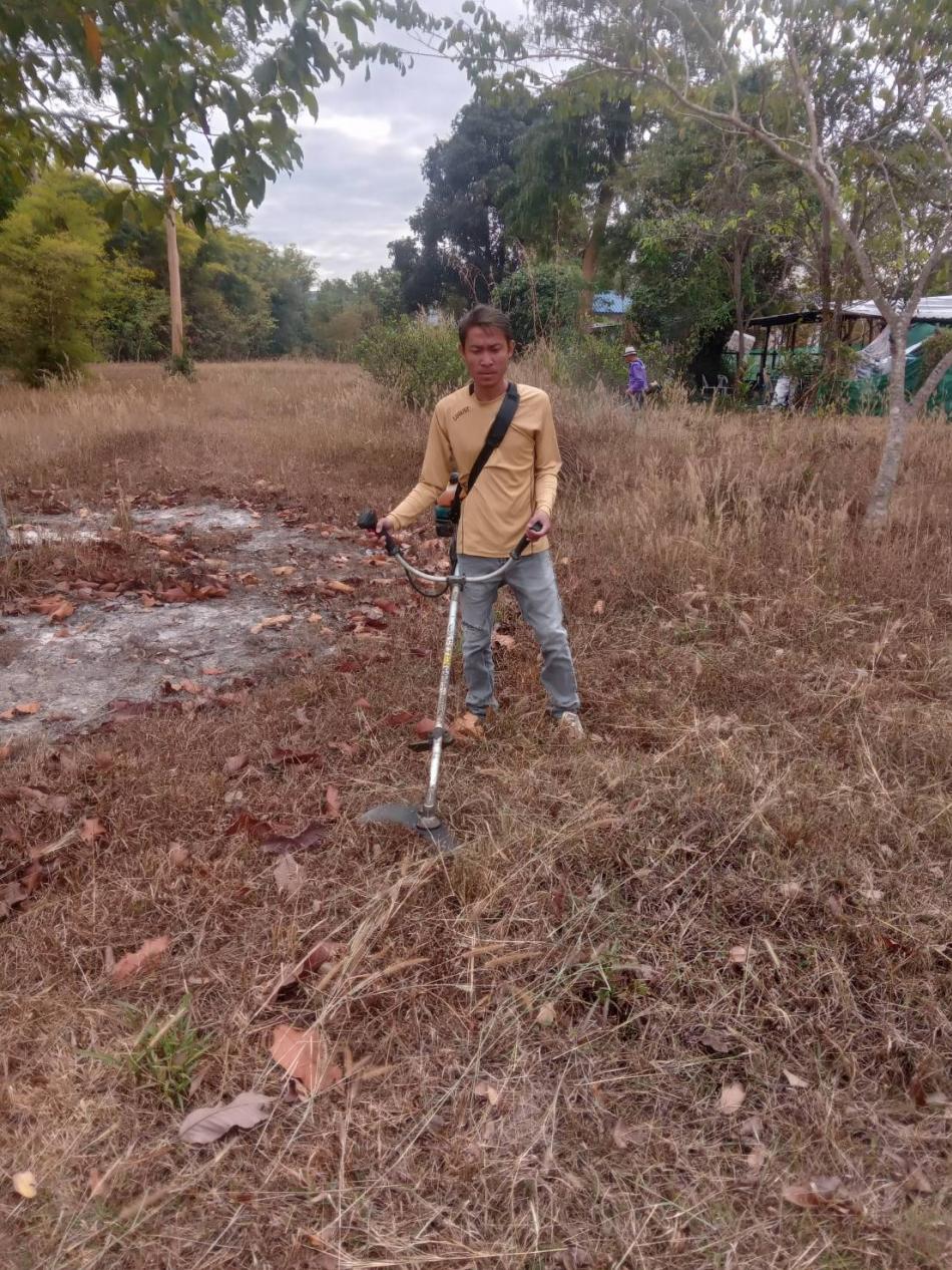  ร.ต.ท.วสันต์ ชัยลา นายกเทศมนตรีตำบลบึงโขงหลง มอบหมายให้ชุดเฉพาะกิจ เทศบาลตำบลบึงโขงหลง ตัดหญ้าบริเวณหอประชุมเทศบาลฯ และบริเวณห้องน้ำให้สะอาด เพื่อปรับภูมิทัศน์ให้ดูสะอาดสวยงาม